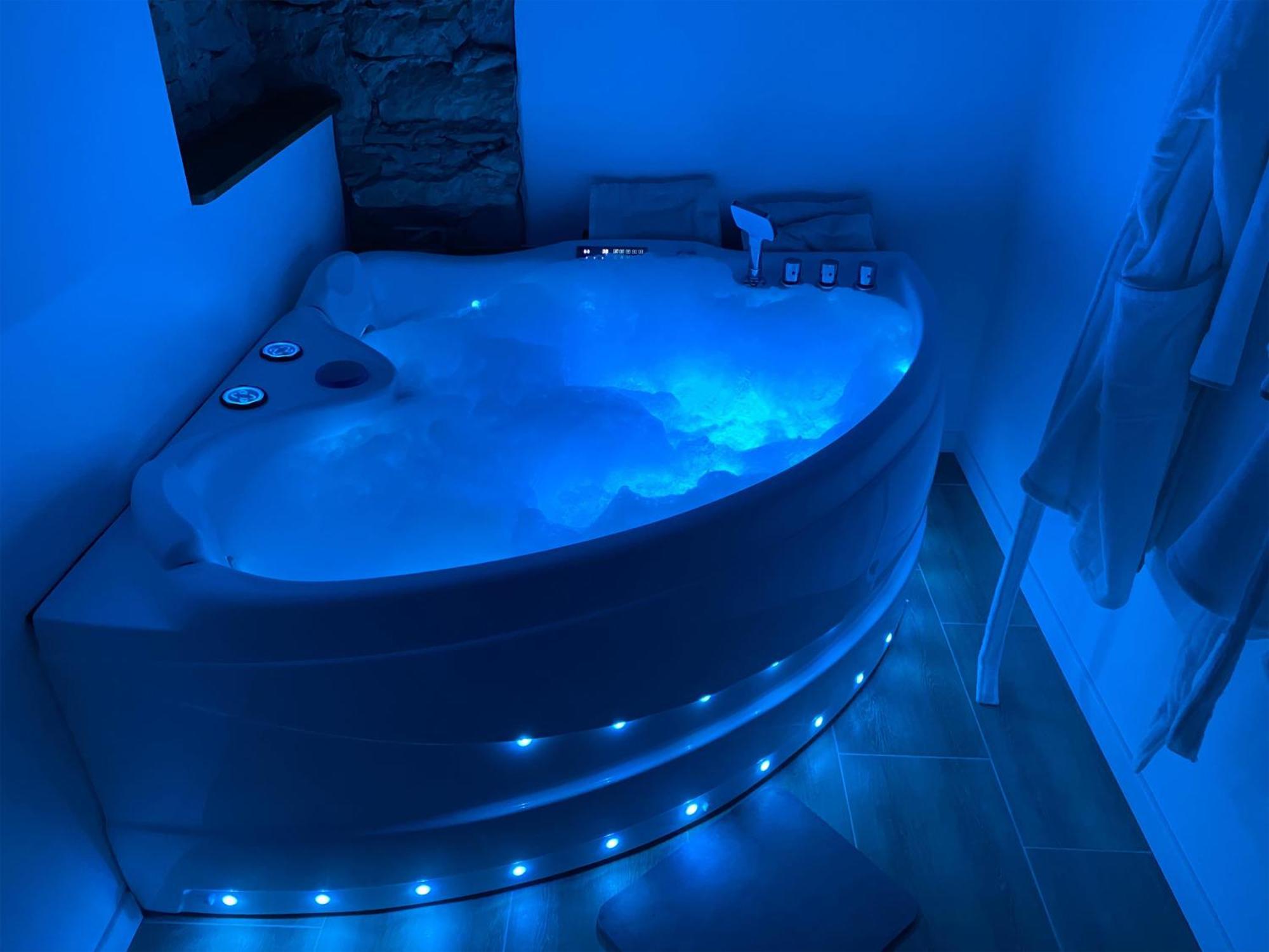 Puygaillard-de-Quercy Love Room- Spa- Escale Amoureuse מראה חיצוני תמונה