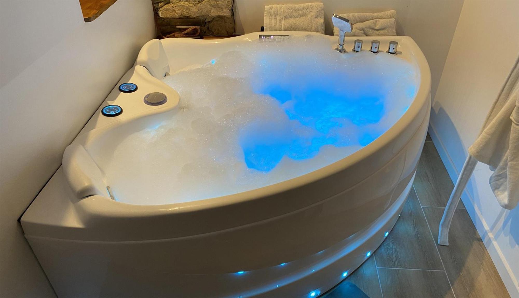 Puygaillard-de-Quercy Love Room- Spa- Escale Amoureuse מראה חיצוני תמונה